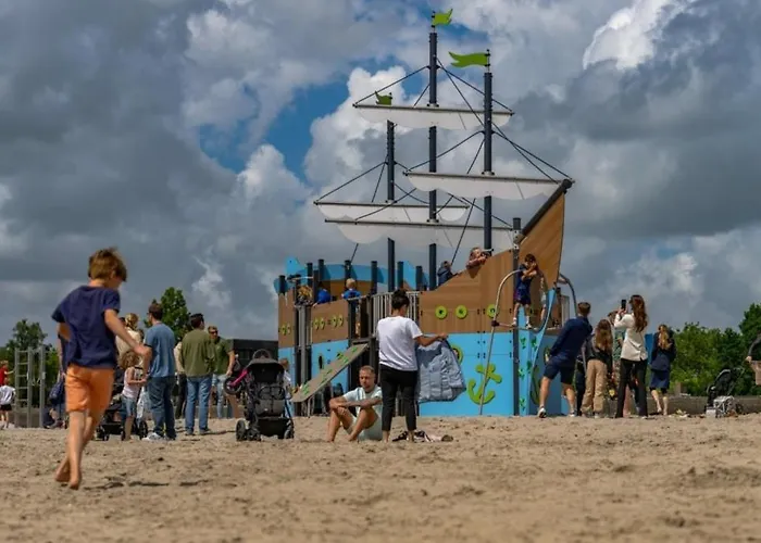 Sunny Near Amsterdam At Venhop 木屋